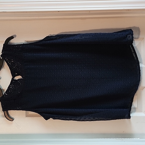 Medium navy sleeveless tank with lace detail and pleated front. - Picture 4 of 4